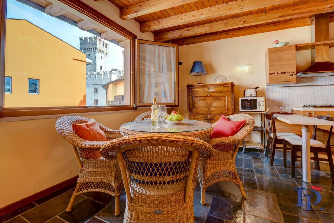 Desenzanoloft Official Partner Marriott Homes & Villas -Penthouse Never Say Never Sirmione Castle View المظهر الخارجي الصورة